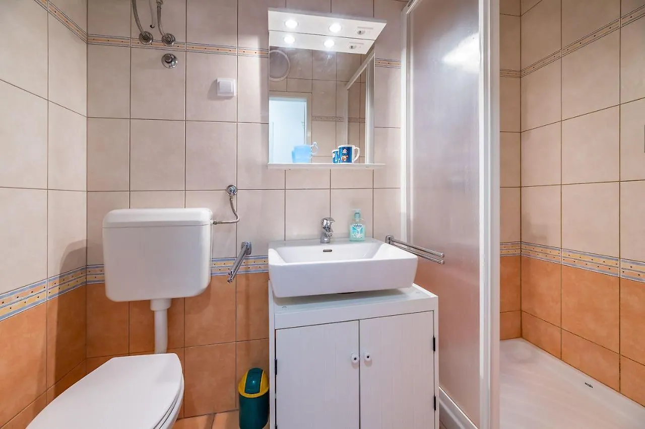 Apartment 200 Meter Bis Zur Kristallklaren Adria Baska